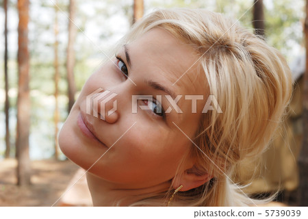 The girl blonde The girl blonde 5739039