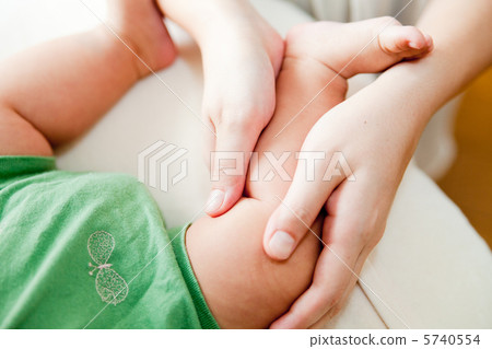 Baby massage 5740554