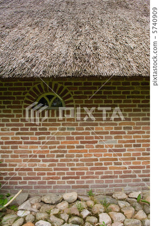 A strange house 5740909