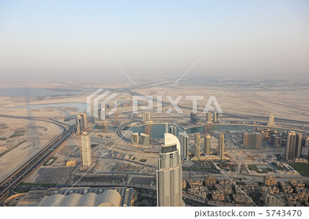 迪拜的看法如被看見從摩天大樓 5743470