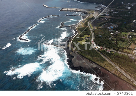 在Hachijojima附近的東市/壽司港的鳥瞰圖 5743561