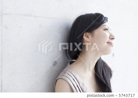 Relaxing woman Relaxing woman 5743717