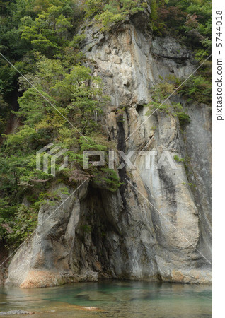 The strange rocks of Katashikawa 5744018