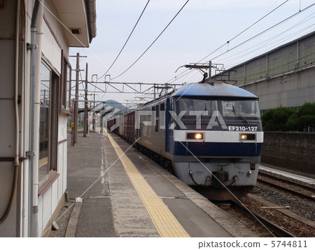 EF 210 - 127 (Passing Hazen Station) EF 210 - 127 (Passing Hazen Station) 5744811
