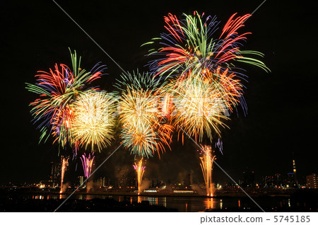 Adachi-ku firework display 5745185