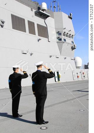 Fleet review (2012) 5752287