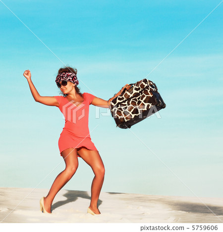 Woman with travel bag 5759606