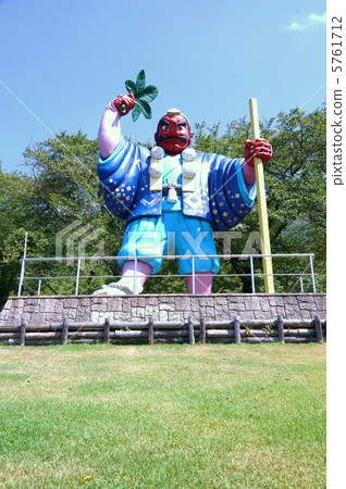 Statue of Tengu (Kitty Park) 5761712