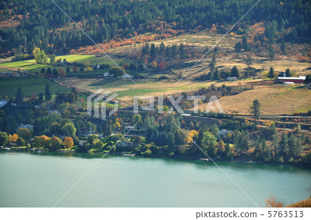 Lake and autumn leaves Lake and autumn leaves 5763513