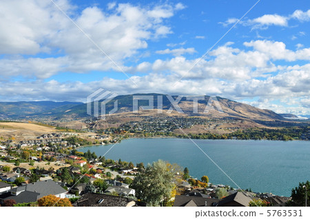 湖和藍天 湖和藍天 5763531