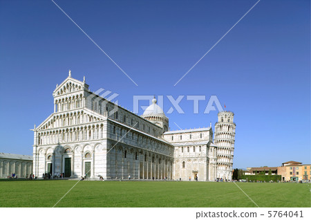 Leaning Tower of Pisa and Duomo 5764041