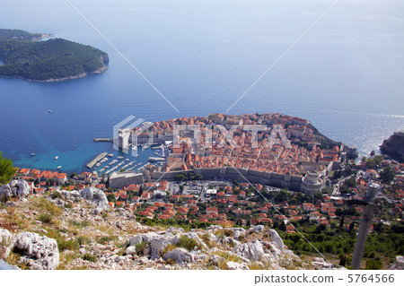 Full view of Dubrovnik 5764566