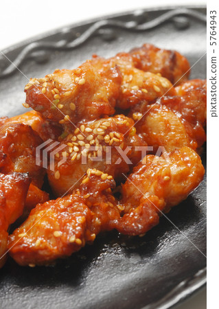 Korean spicy chicken dish 5764943