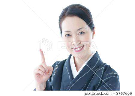 Senior women in kimono 5767609