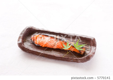 與艾蒿鹽koji泡菜的烤魚 5770141