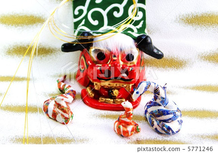 新年賀卡2013·家庭蛇和獅子頭家族·日本紙張背側位置中心·明信片對應比率 新年賀卡2013·家庭蛇和獅子頭家族·日本紙張背側位置中心·明信片對應比率 5771246
