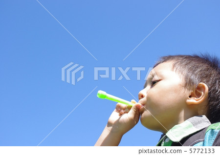 Children's right rising position playing with soap bubbles 5772133