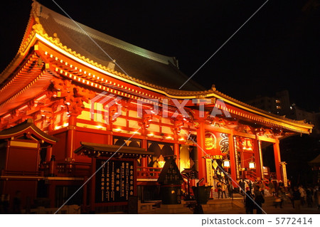 Asakusaji主要大廳在晚上 5772414