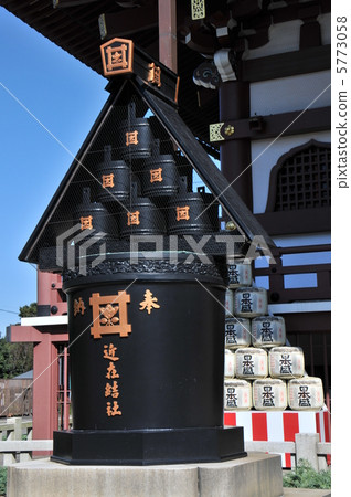 Ikegami-gunji temple rain pail Ikegami-gunji temple rain pail 5773058