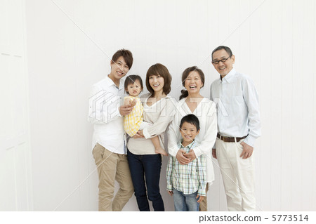 Third generation family 5773514