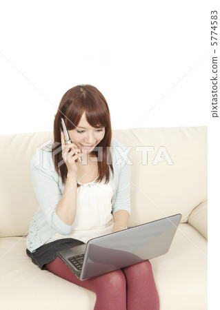 移動和電腦和女人 5774583