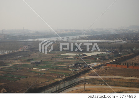 中國高鐵在青島中國CRH 2 Wa上運行 5774696