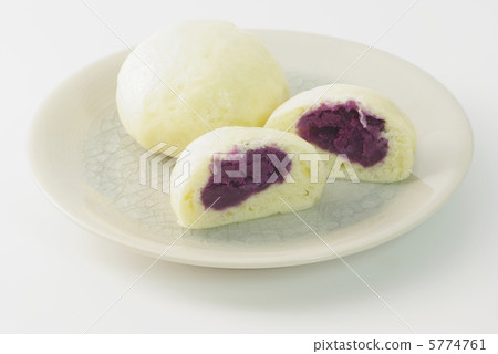 Pomegranate bun 5774761