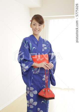 穿著浴衣的女人 5775826