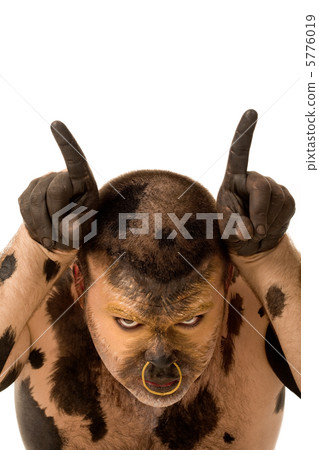 Showing horns 5776019