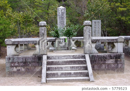 Omura Yujiro's tomb 5779523