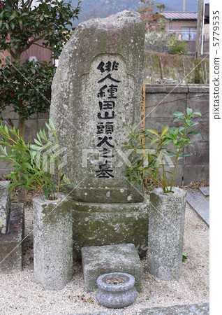 Taneda火山的墳墓 Taneda火山的墳墓 5779535