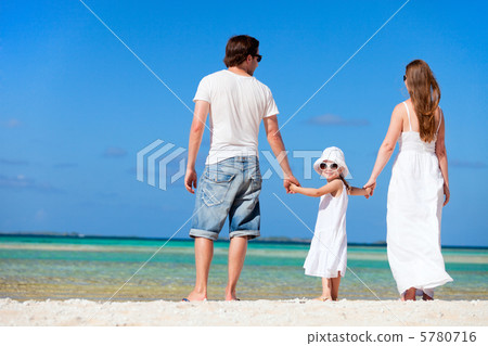 Happy family on tropical vacation 5780716