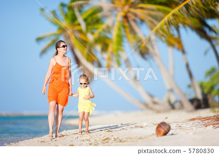 Mother and daughter on tropical vacation 5780830
