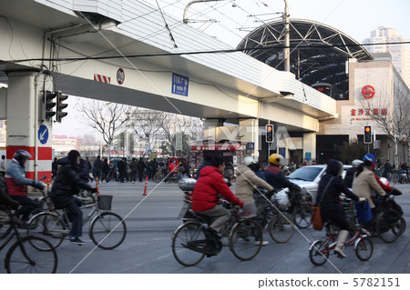Shanghai commuting scenery 5782151