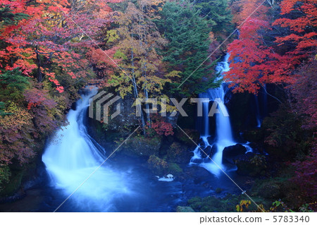 皇冠瀑布秋天 5783340