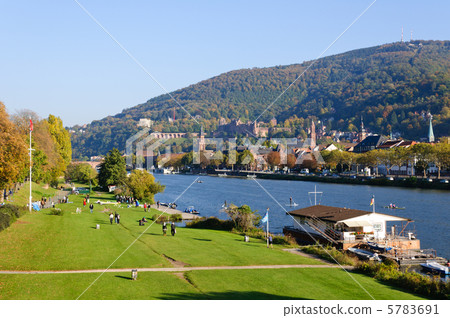 德國海德堡城堡和老鎮街道 5783691