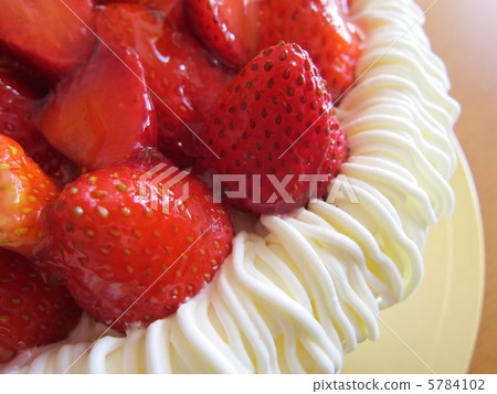 Strawberry birthday cake Strawberry birthday cake 5784102