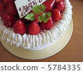 草莓生日蛋糕 5784335