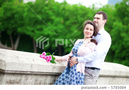 Happy couple with pink roses on the street Happy couple with pink roses on the street 5785084