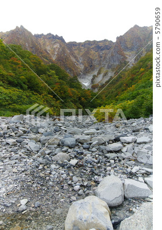 Tanigawa山和Ichinose Kuratani的秋葉 5790659