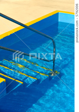 Steps into a swimming pool - detail 5792006