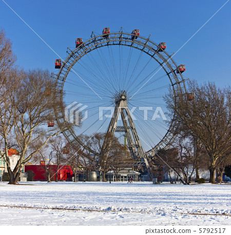 Historic ferris wheel of Vienna 5792517