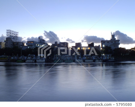 造船廠的黃昏 5795080