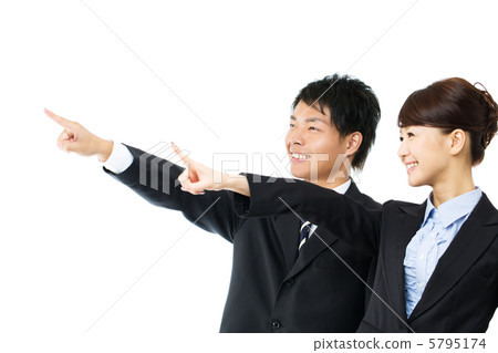 Businessmen and businesswomen 5795174