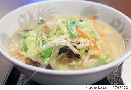 Delicious vegetable ramen 5797670