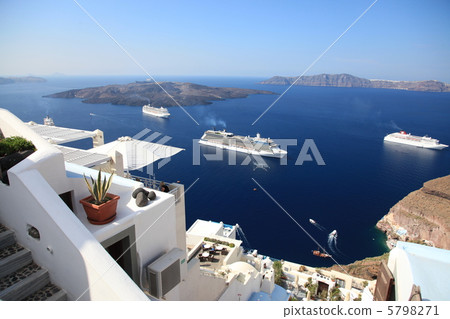 View from the city of Fira 5798271