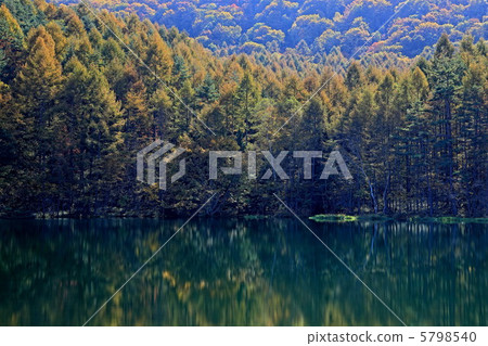 Oga pond in early autumn 5798540