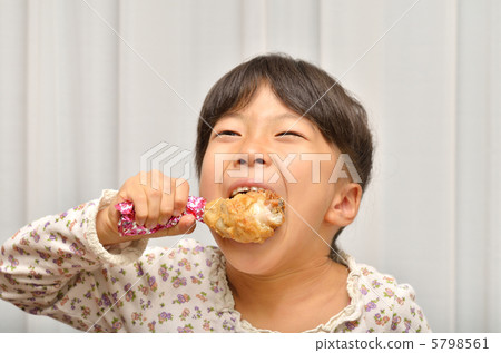 一個美味地吃炸雞的女孩 一個美味地吃炸雞的女孩 5798561