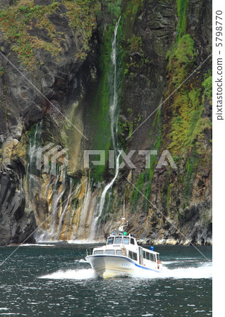 Shiretoko Cape cruise 5798770