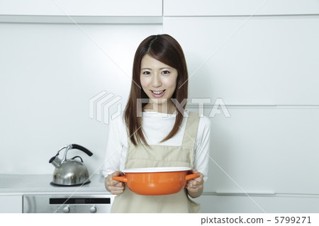 Women · Kitchen 5799271